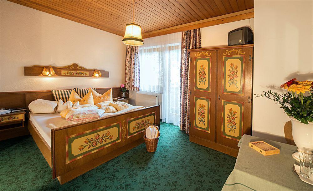 Almhof Roswitha Hotell Hippach Eksteriør bilde